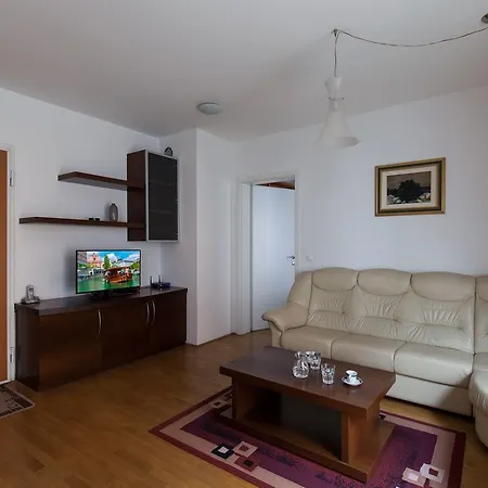 Central Apartment Anita Tour As Lublaň Exteriér fotografie